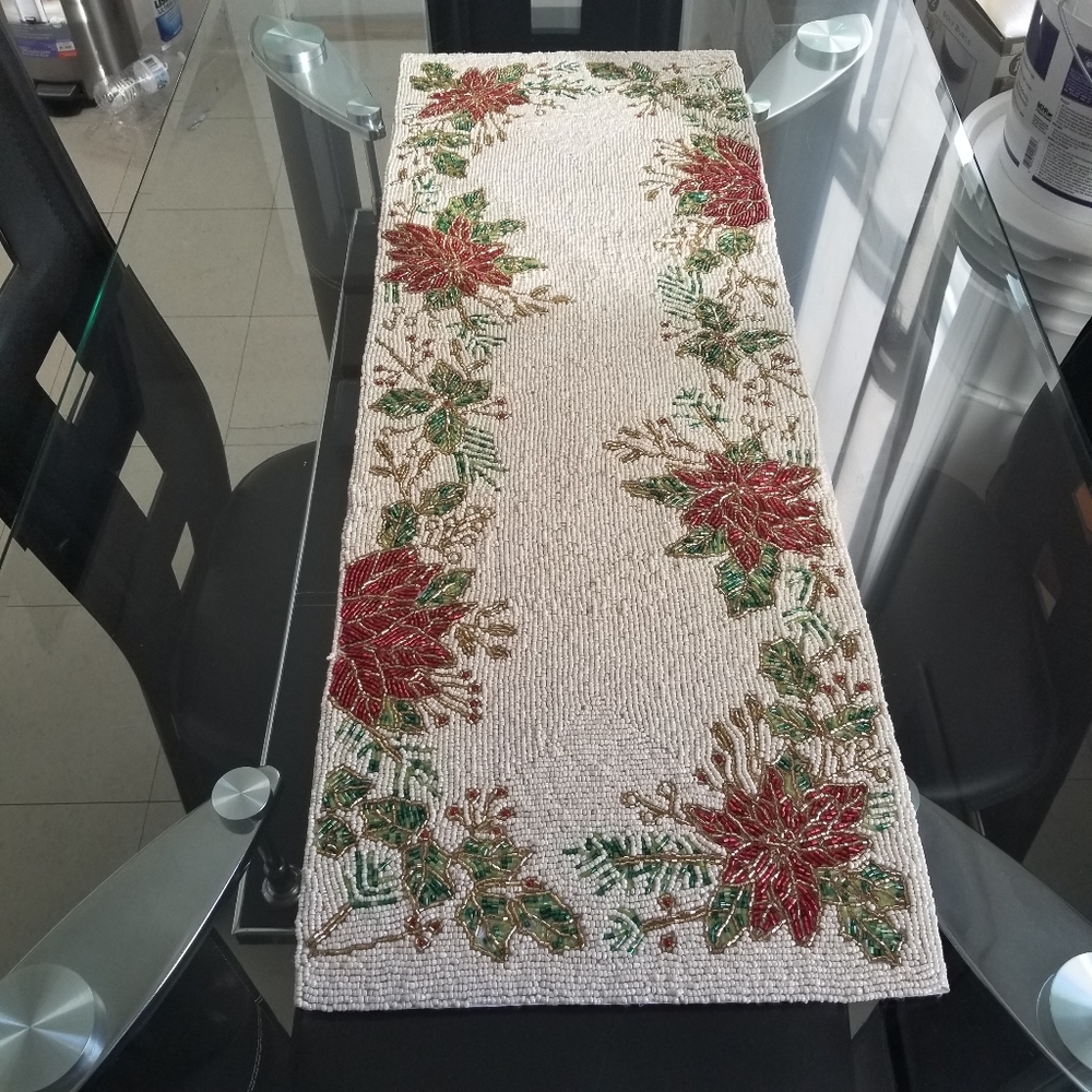 TAHARI‎ Beaded Centerpiece Size 13×36"